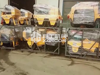 翔工機(jī)械一批小型壓路機(jī)包裝好，成功出口到國(guó)外