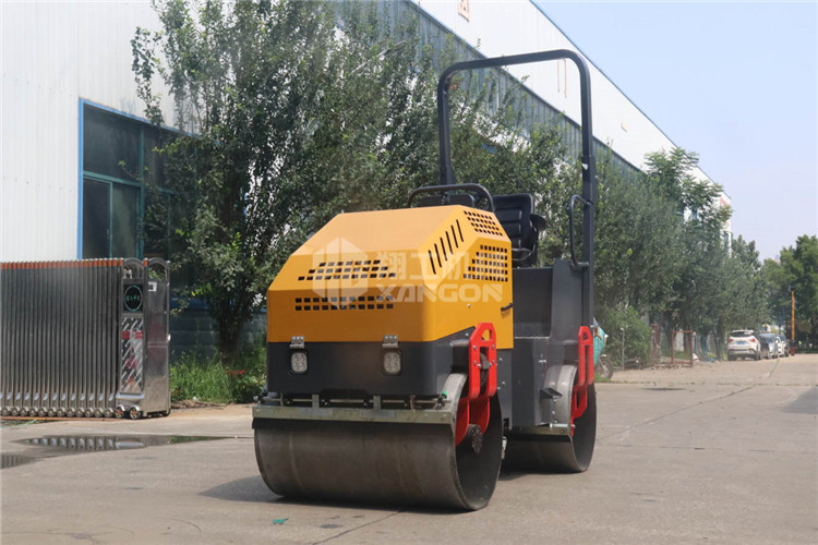 小型壓路機(jī)輪胎如何防老化？保養(yǎng)比什么都重要